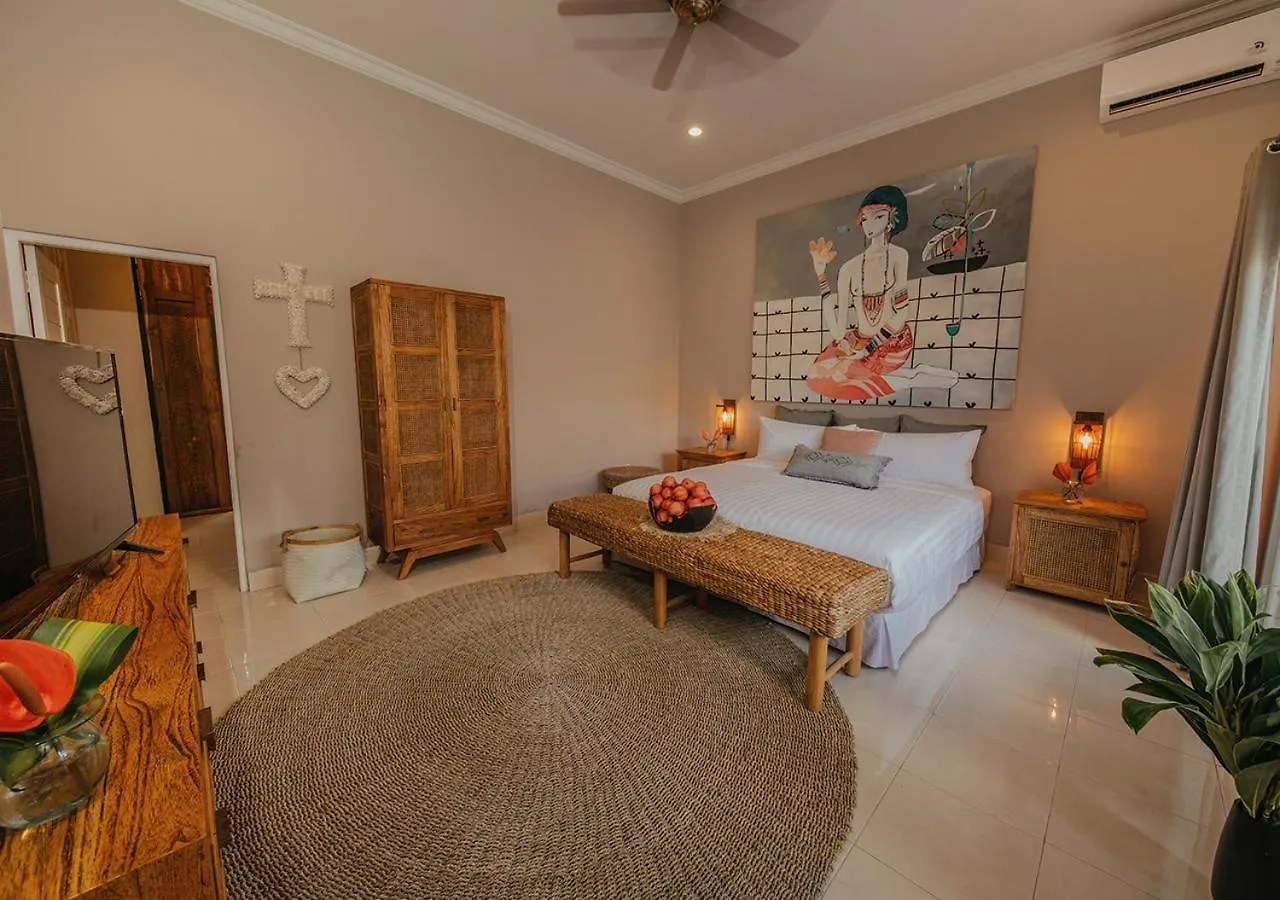 Villa Bloom 5 Close To The Beach Private Pool 3 Bedrooms 3 Bathrooms Seminyak  Seminyak (Bali)